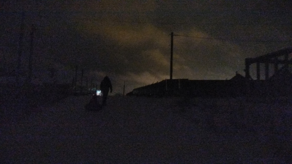Жители Сосногорска хотят осветить дороги и обустроить тротуар