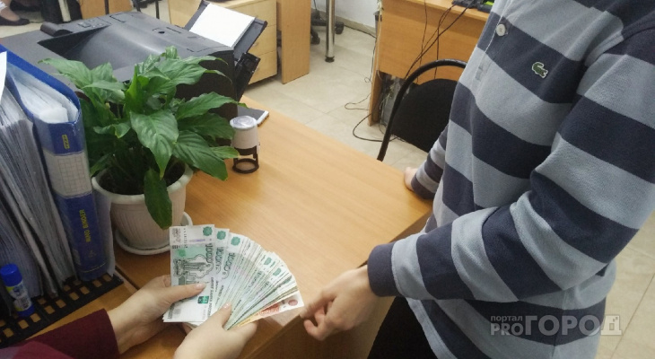 Юрист рассказал, кому в России с 1 октября поднимут зарплату