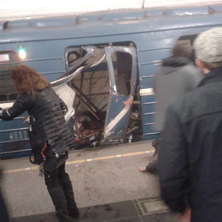 Взрыв в Питерском метро: есть погибшие