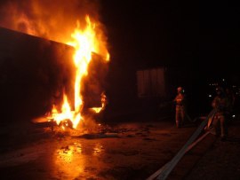 В Коми на трассе сгорел автофургон