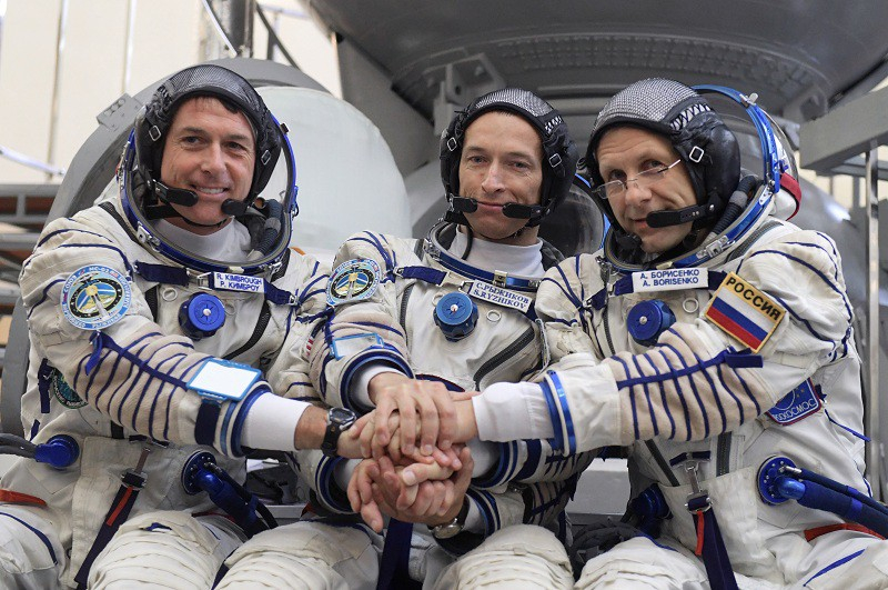 Российские космонавты вернулись с полугодовой миссии на МКС