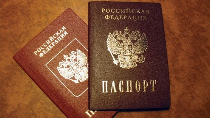 В Коми женщина украла у подруги паспорт, чтобы вернуть его за вознаграждение