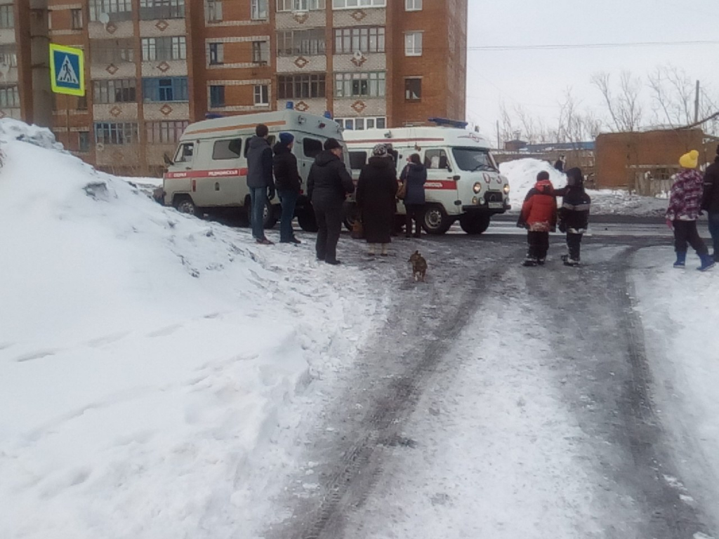 Очевидец: школьницы в Воркуте сами бросились под машину