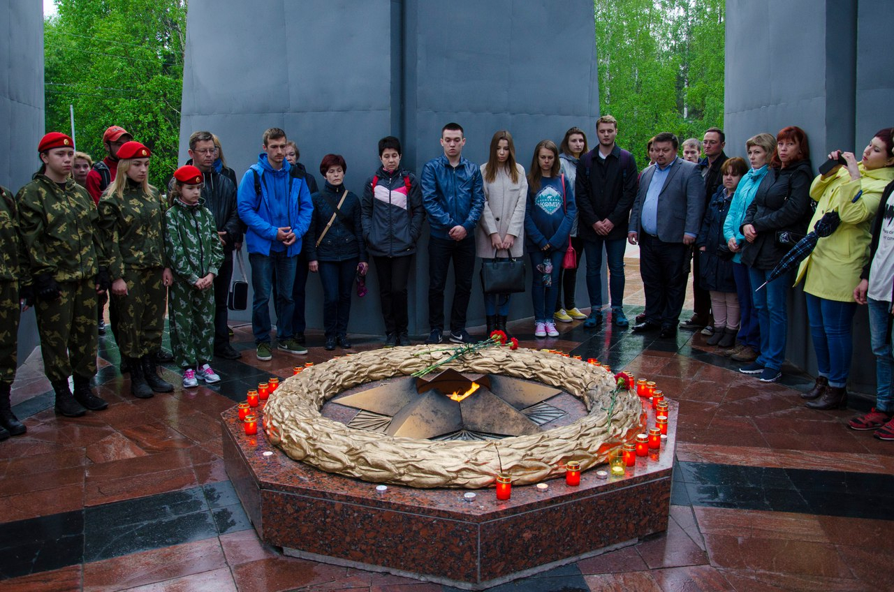 Сегодня ухтинцы зажгли свечи в память о погибших на войне