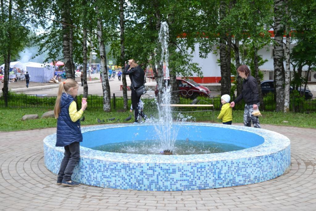В Коми дети на глазах родителей разломали фонтан