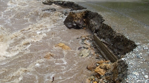 В Коми восстановят дорогу, размытую водой