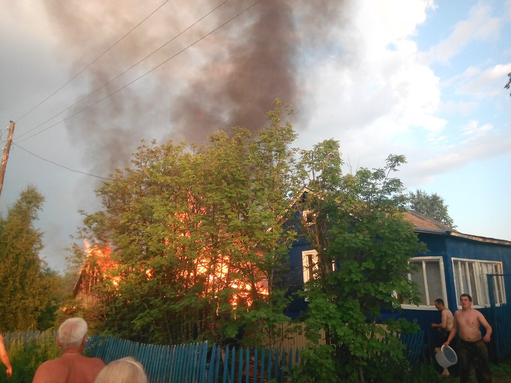 Фоторепортаж с пожара на 1-х Водненских дачах