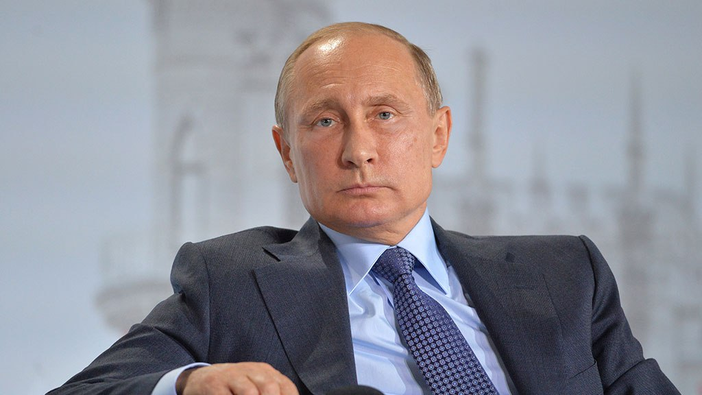 Путин хочет повысить МРОТ со следующего года