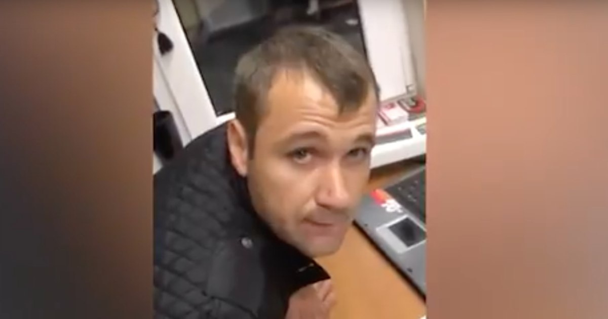 Владелец автосервиса снял видео увольнения сотрудника "как кота помойного"