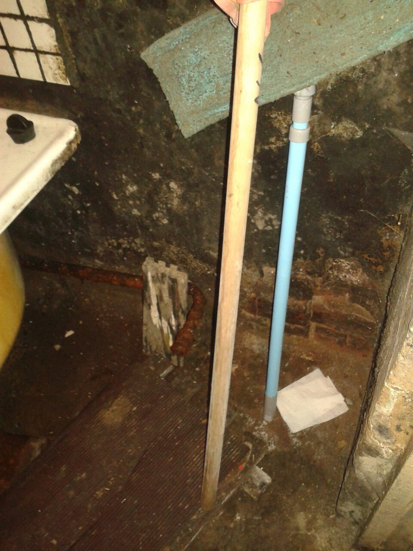 Жильцы аварийного дома в Сосногорском районе: "После мытья пола образуется наледь"