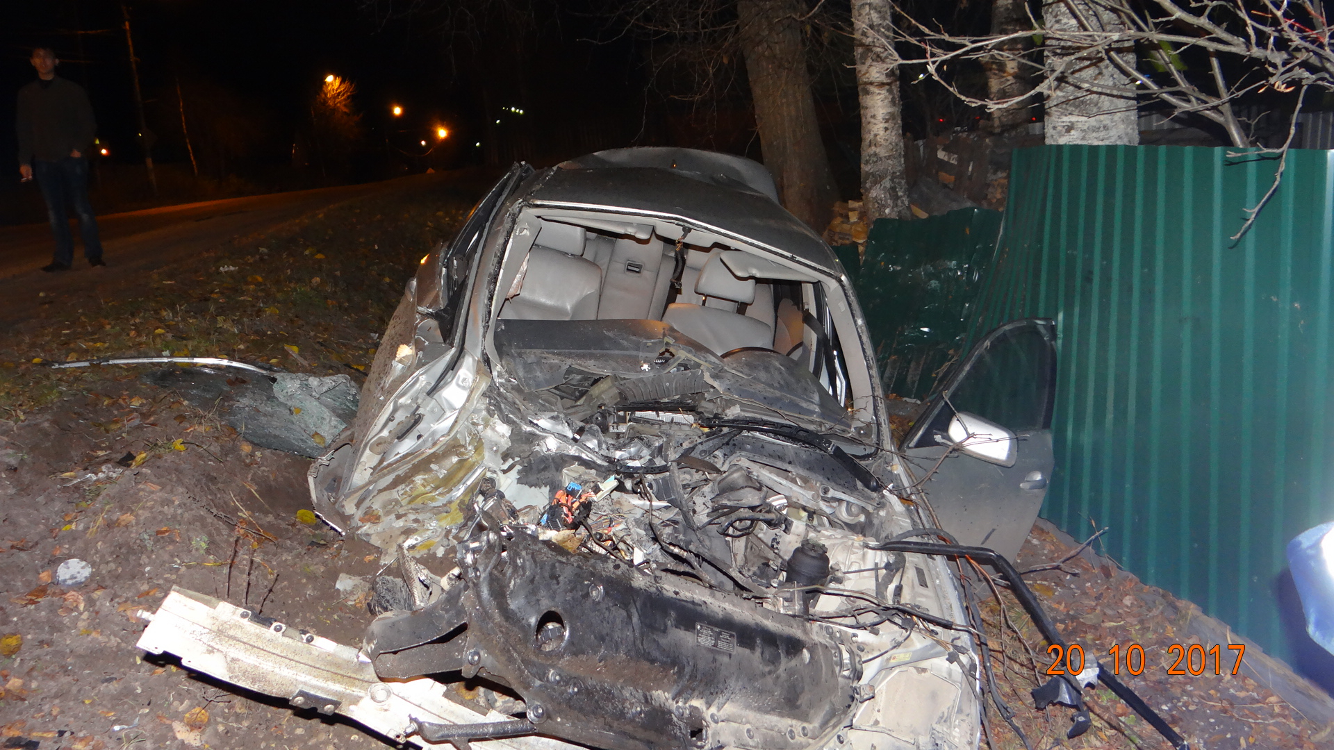 В Сосногорске пьяный водитель протаранил металлический забор