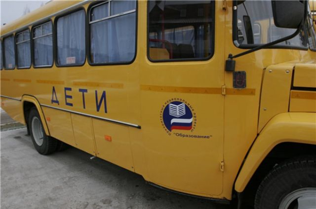 В Коми школьный автобус столкнулся с КамАЗом