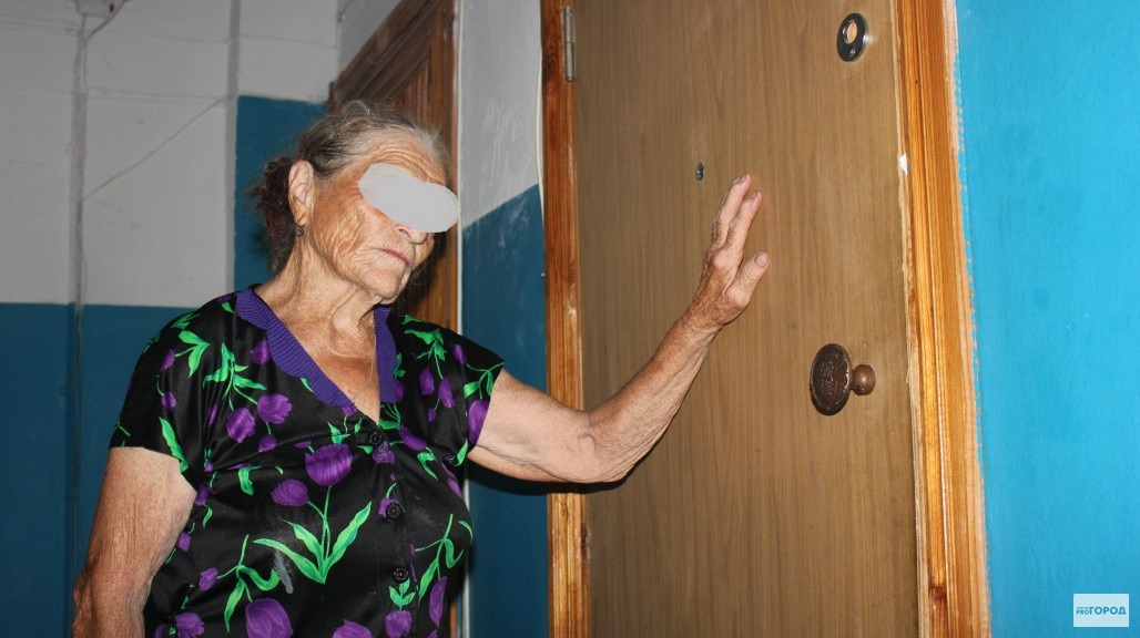 В Сосногорске отравили семью, плеснув под дверь ядовитую жидкость