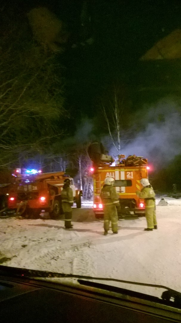 В 4 утра в Сосногорске эвакуировали людей из горящего дома