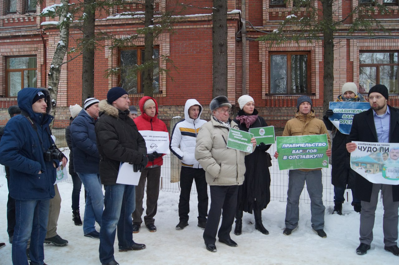 Ухтинец вывел народ на митинг против Гапликова