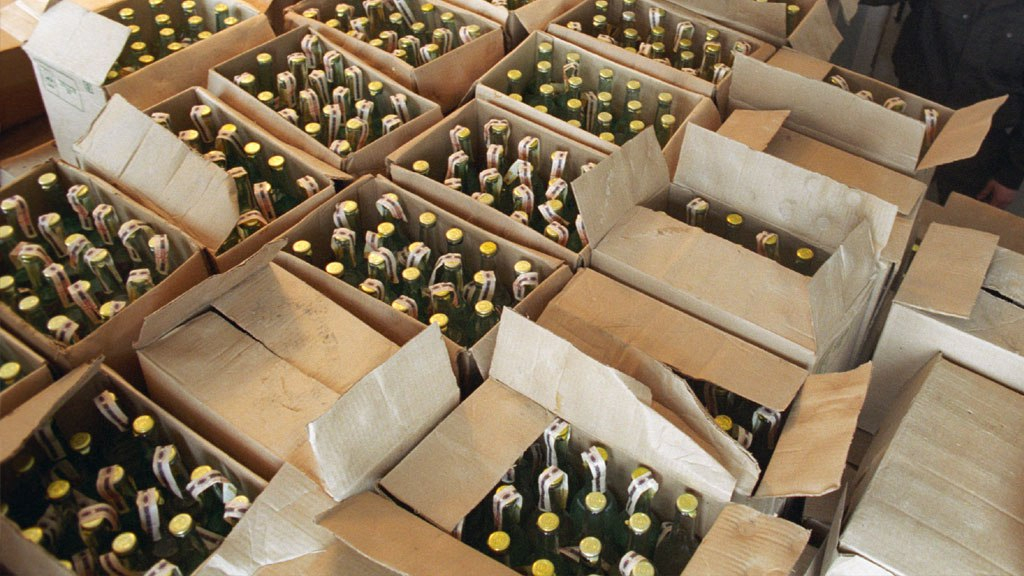 В Коми пьяный мужчина украл 110 бутылок спиртного, чтобы "догнаться"