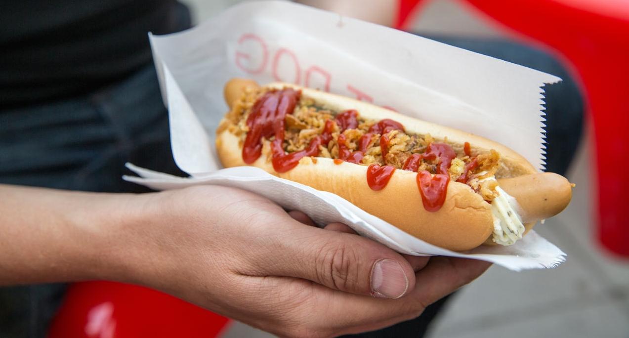 Ученые выяснили, что хот-дог сокращает жизнь человека на полчаса