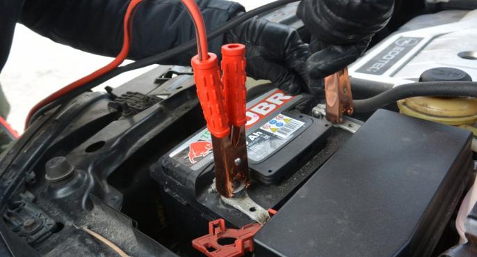 "Решил вложиться": ухтинец решил заменил аккумулятор в иномарке, чтобы угнать ее