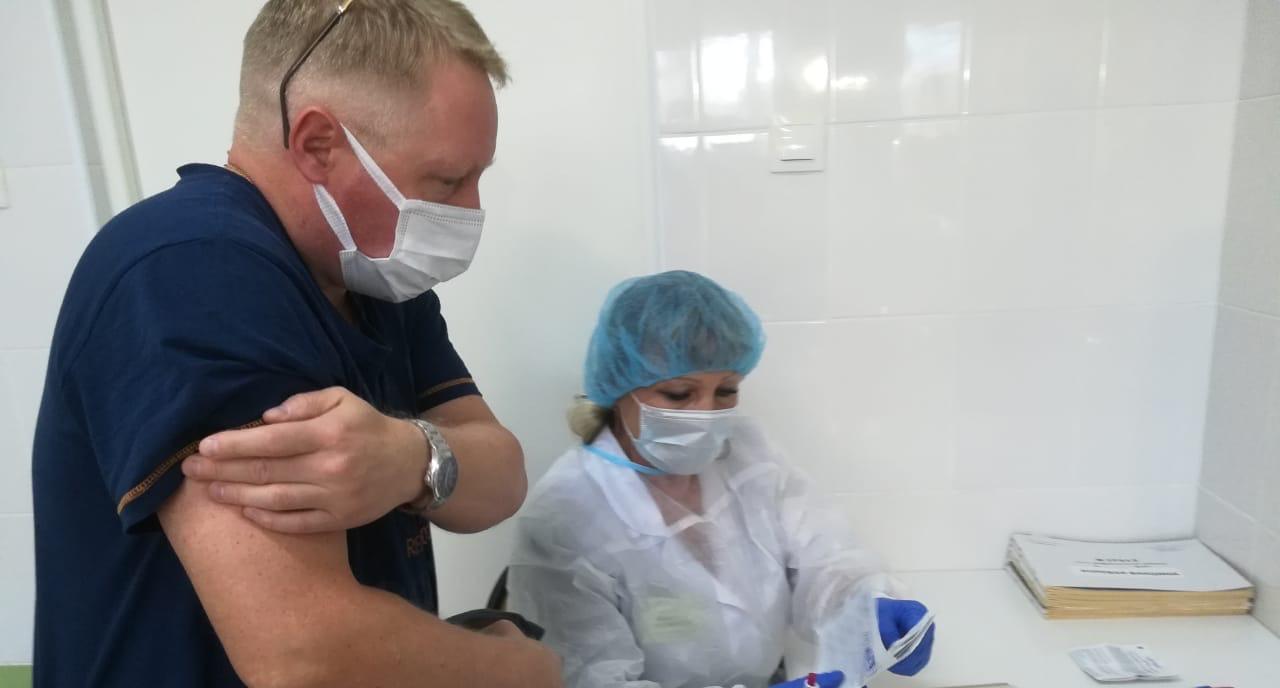 "Война с государством": ухтинских антипрививочников активно притесняют и давят