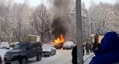 На трассе Сыктывкар - Ухта страшно вспыхнул легковой автомобиль