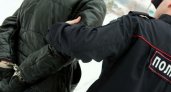 В Коми ужесточили наказание мужчине, ударившему в спину девушку-полицейскую
