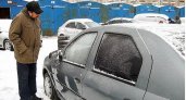 Россиянам напомнили, что прогревать машину во дворе по закону можно не дольше 5 минут