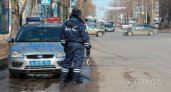 "Ничего, потерпит": в Коми сотрудник ГИБДД не хотел пропускать авто с рожающей девушкой