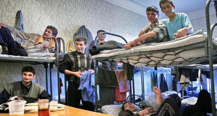 Предприниматель из Ухты незаконно нанимал мигрантов к себе на работу 