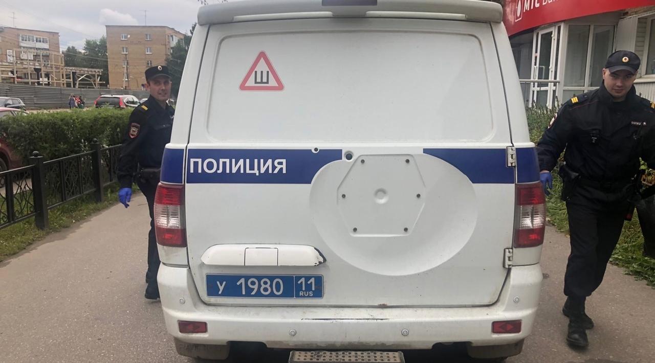 Ухтинский водитель "наплевал" на всех и поехал таранить чужие авто