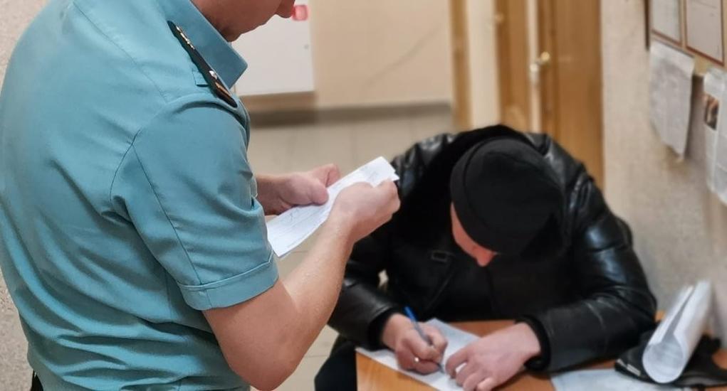 Ухтинец задолжал перед дочкой огромные деньги и решил убежать в другой город