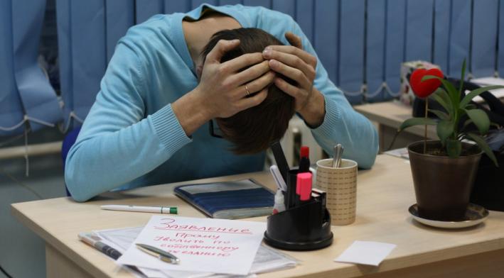 "Выкиньте его на улицу!": в Минтруде объяснили как легко уволить непривитого сотрудника