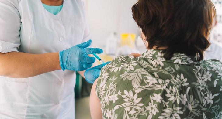 "Вакцинироваться заставляют, а препарата не хватает". Сколько вакцины осталось в Коми?