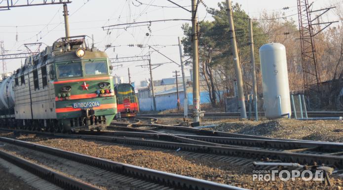 В Коми мужчину с бутылкой пива сбил поезд 