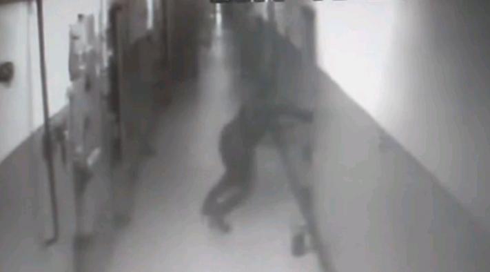 В Ухте осужденный напал на работника колонии