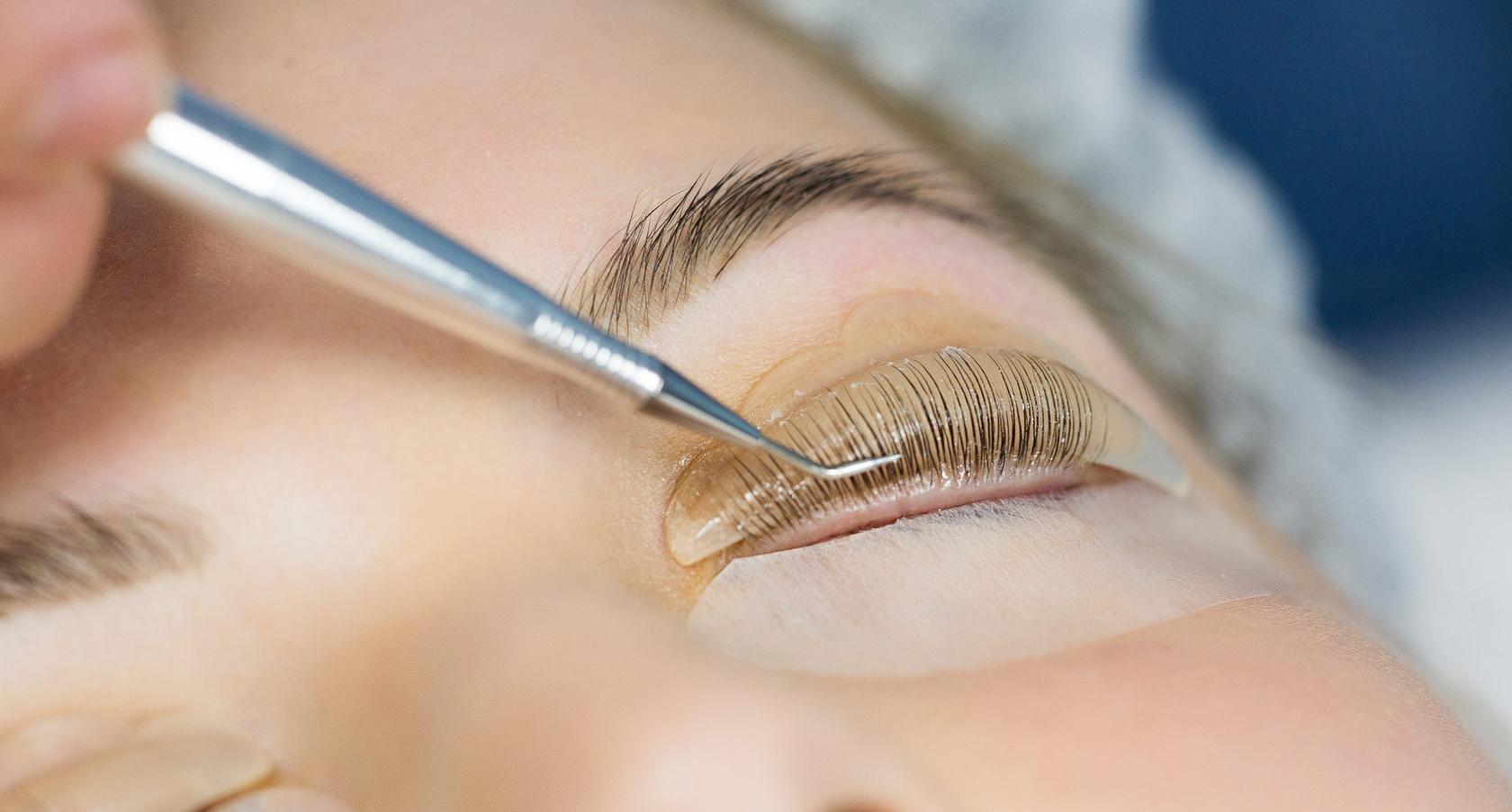 В Сосногорске "мастер" оставил местную жительницу без ресниц