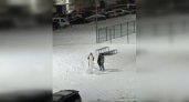 «Дети же видят!»: жителей Коми взбудоражил фаллический снеговик на детской площадке