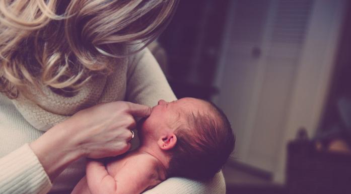 «Спутник V» запретили колоть матерям кормящим грудью