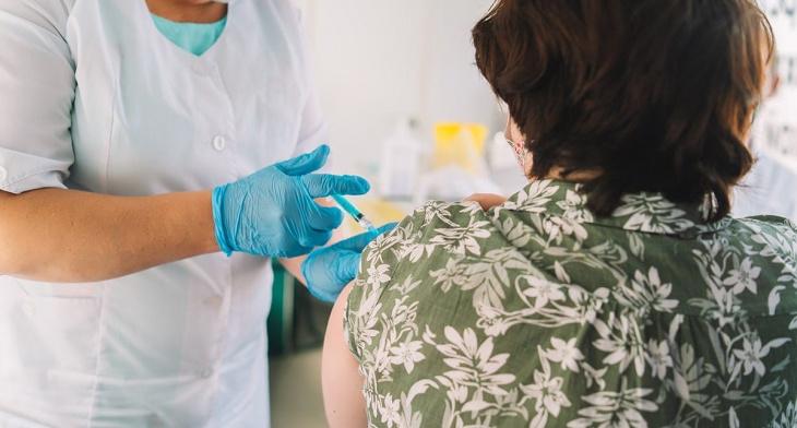 В Коми планируют привить больше 30 тысяч сотрудников образовательной сферы