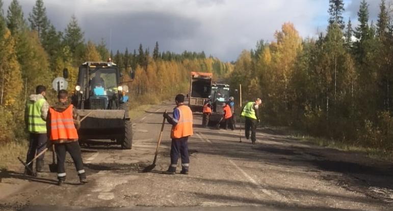 В Коми начался ремонт дороги на Ухту