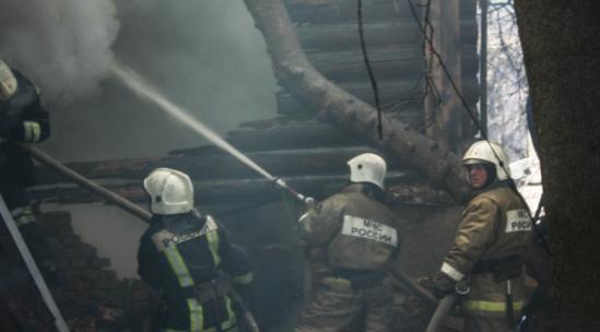 В Ухте пожарные около трех часов боролись с серьезным возгоранием 