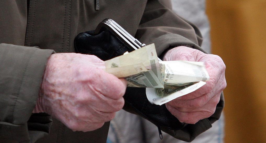 В Коми больше года перечисляли пенсию умершей чиновнице