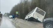 На трассе Сыктывкар-Ухта автобус с пассажирами улетел в кювет