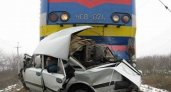 В Коми автомобилист нарушил правило переезда и столкнулся с локомотивом
