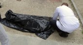В одном из городов Коми «средь бела дня» прохожие нашли труп мужчины