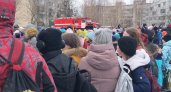 "Срочно покинуть помещение": В одном из городов Коми началась волна эвакуаций из школ