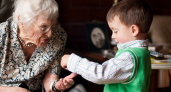 Очередные нововведения: Российских пенсионеров обязали делиться имуществом с внуками
