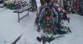 Житель Коми похитил флаг с могилы бойца СВО и катался с ним по городу