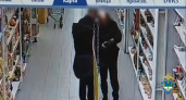 Двое взрослых мужчин украли кошелек у бабушки в Ухте