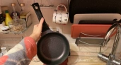 Не для крючка: вот зачем на самом деле нужна дырка в ручке сковороды — мало кто знает, для чего это нужно