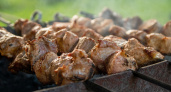 Три продукта, в которых ни за что нельзя мариновать мясо - шашлык превратится в отраву